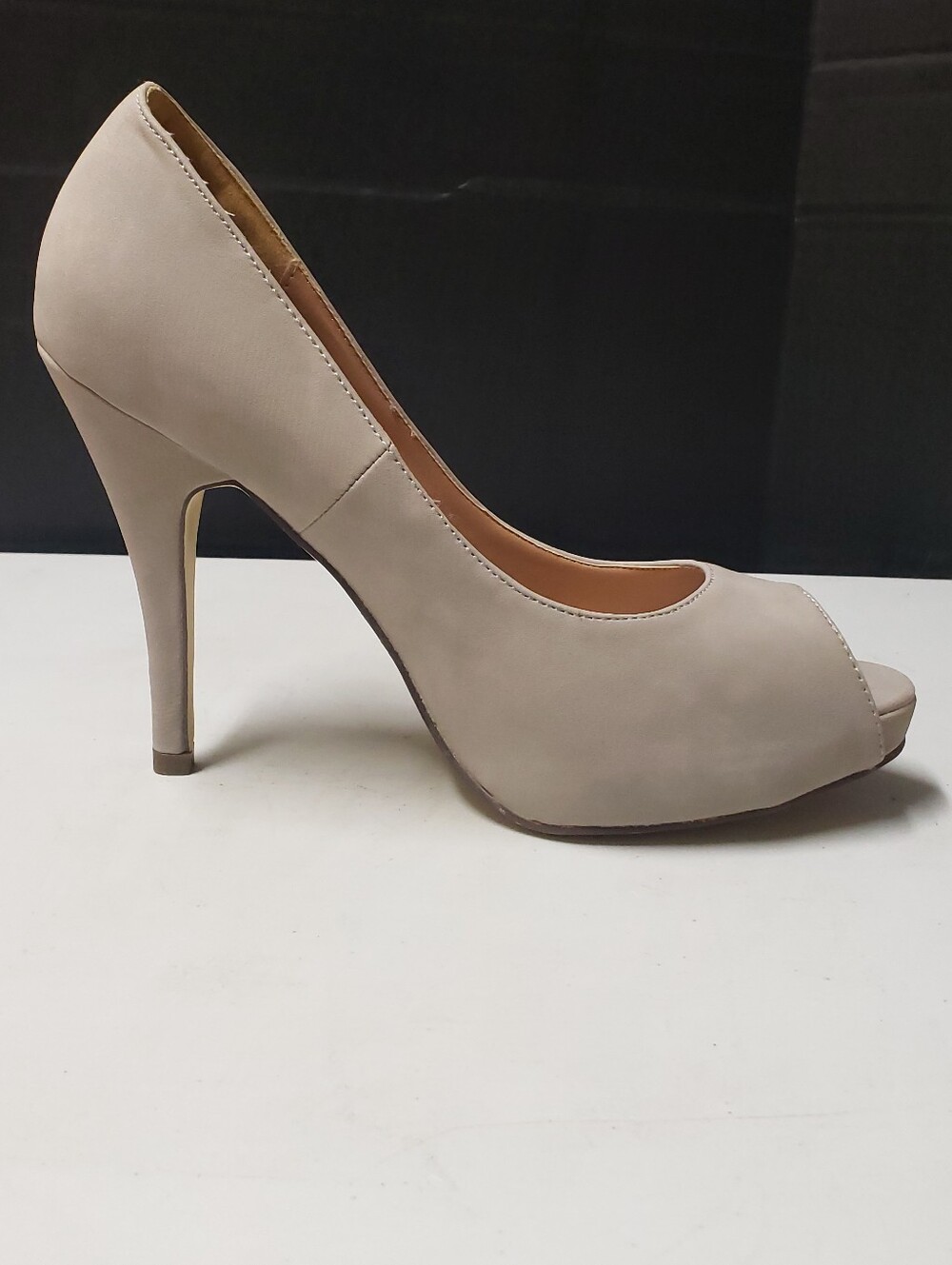 Peep-Toe High Heel Pumps in Light Gray "Layne"